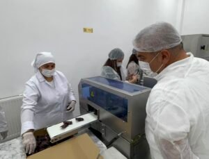 Sarıoğlan’da kadınlar ürettikleri çikolatalarla aile ekonomisine katkı sağlıyor