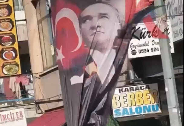 Kayseri’de Atatürk posterindeki 6 ok görseli kesildi; Yeni Parti’den provokasyon açıklaması