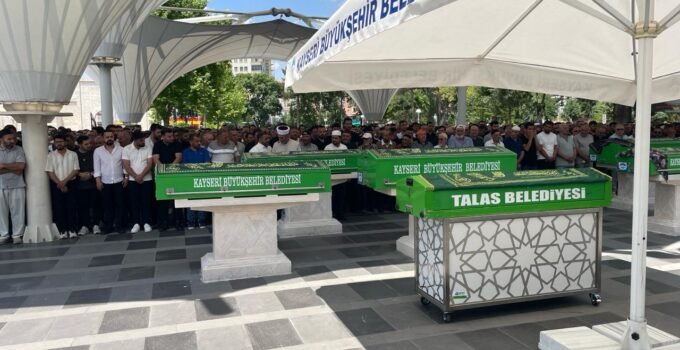 Aksaray’daki kazada yaşamını yitiren aynı aileden 3 kişi Kayseri’de toprağa verildi