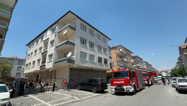 Kayseri’de 3 katlı binada yangın