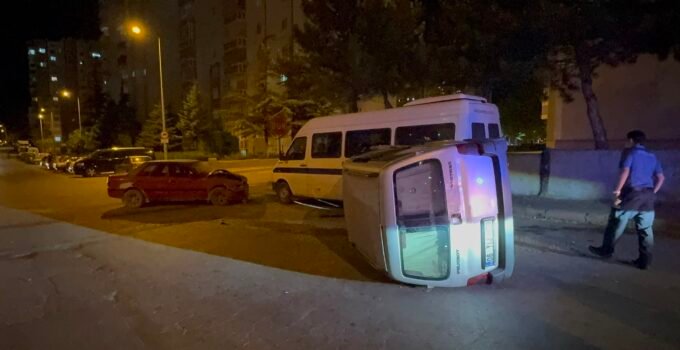 Otomobil ile hafif ticari araç çarpıştı: 3 yaralı