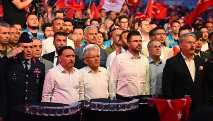 Vali Gökmen Çiçek: Siz bu meydandan Türkiye’ye nefes verdiniz