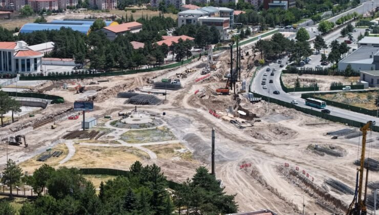 Başkan Büyükkılıç, Kartal Katlı Kavşağı şantiyesinde çalışmaları değerlendirdi