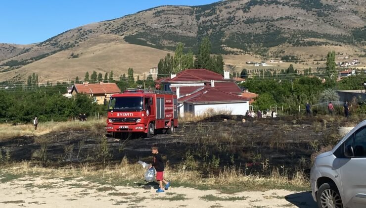 Yahyalı’da ot yangını korkuttu: Alevler evlere ulaşmadan söndürüldü