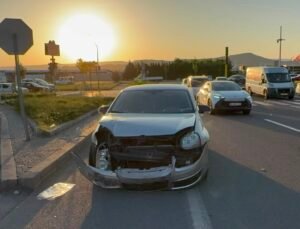 Kayseri’de hafif ticari araç ile otomobil çarpıştı: 4 yaralı