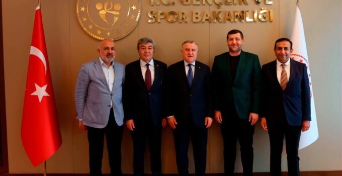 AK Parti ve MHP milletvekilleri ile Kayserispor yönetiminden Bakan Bak’a ziyaret