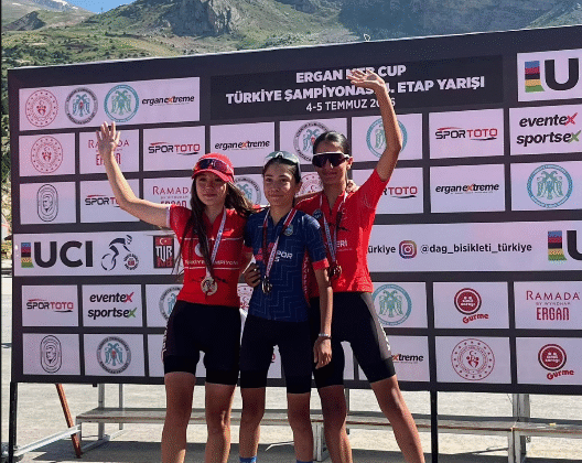 Kayserili bisikletçiler Erzincan’da madalyaları topladı