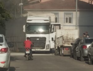 Seyir halindeki TIR’ın dorsesinde yangın