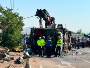 Kayseri’de yolcu otobüsü devrildi: 1 ölü, 23 yaralı