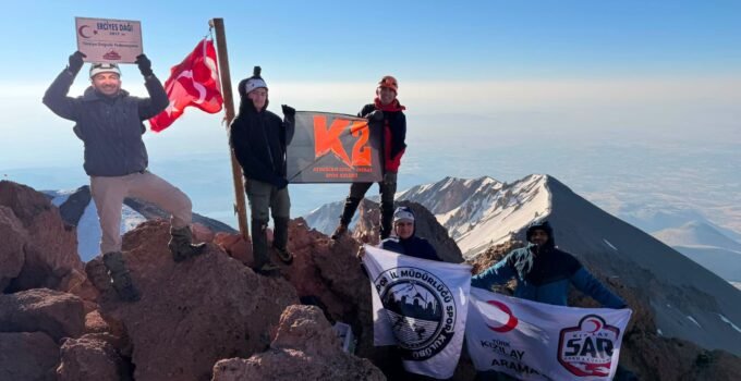 Aşık Seyrani anısına düzenlenen Erciyes zirve tırmanışı başarıyla tamamlandı