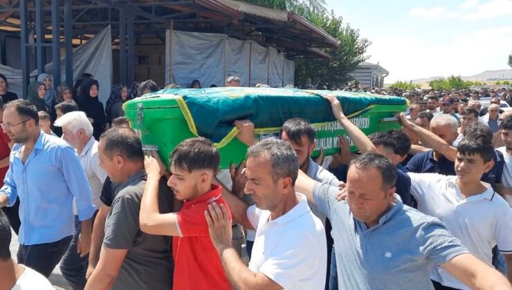 Antalya’da denizde boğulan Uğur Kaan, Kayseri’de toprağa verildi