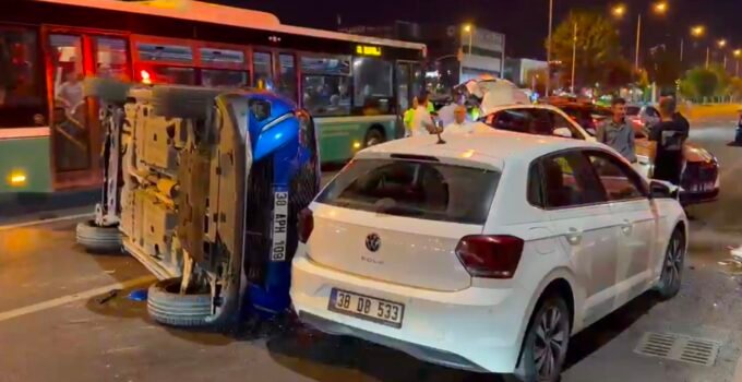 Kayseri’de iki otomobil çarpıştı: 3 yaralı