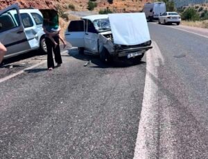 Yahyalı’da hafif ticari araç ile otomobil çarpıştı: 3 yaralı