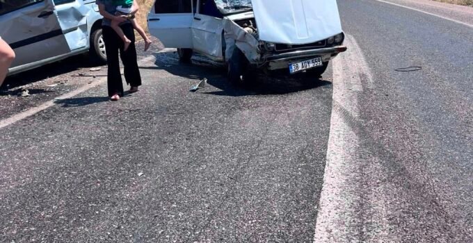 Yahyalı’da hafif ticari araç ile otomobil çarpıştı: 3 yaralı