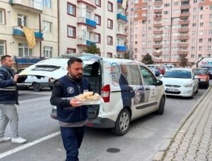Kocasinan Belediyesi 229 vatandaşın evine sıcak yemek ulaştırıyor