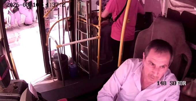 Yolcu otobüste fenalaştı, şoför hastaneye yetiştirdi